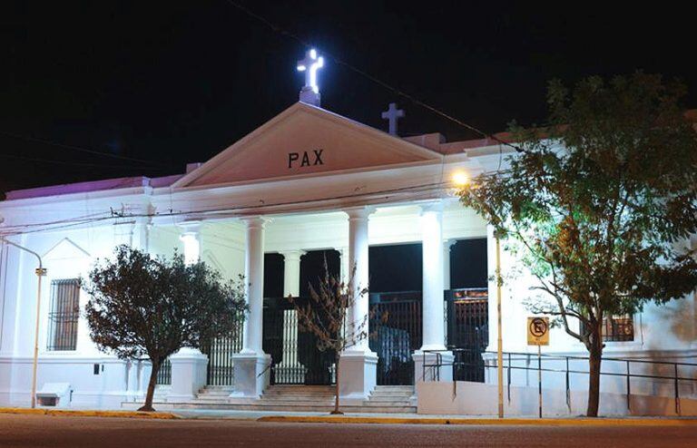 Frente del cementerio de Pergamino