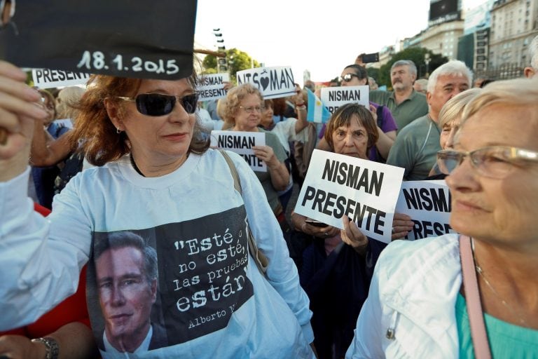 Cientos de personas participaron en una manifestación para pedir justicia en el caso del fiscal Alberto Nisman al cumplirse cuatro años de su muerte. Crédito: EFE/Juan Ignacio Roncoroni.