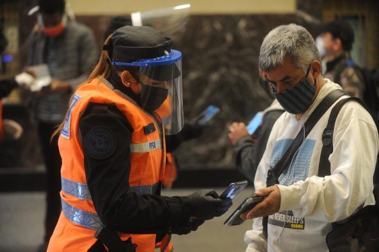 Nuevos controles en los accesos a la Ciudad de Buenos Aires (Foto: Clarín)