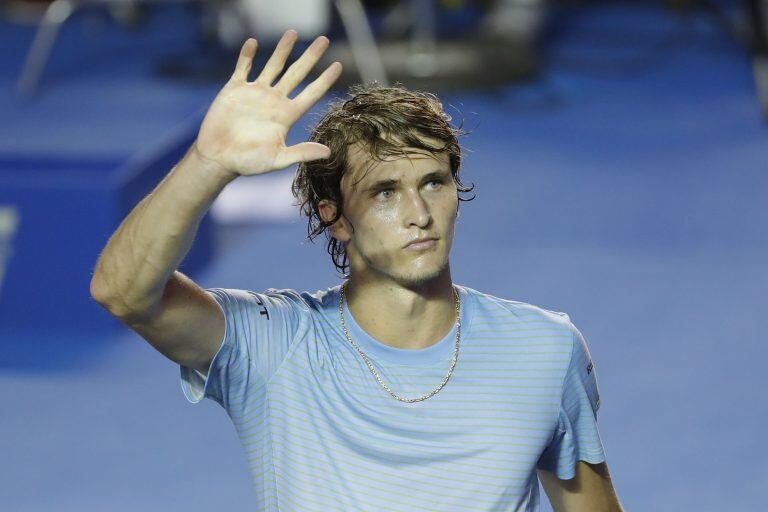 ACP36. ACAPULCO (MÉXICO), 01/03/2018.- El tenista alemán Alexander Zverev saluda hoy, jueves 1 de marzo de 2018, durante un partido correspondiente a los cuartos de final del Abierto Mexicano de tenis ante el tenista estadounidense Ryan Harrison, en Acapulco (México). EFE/José Méndez