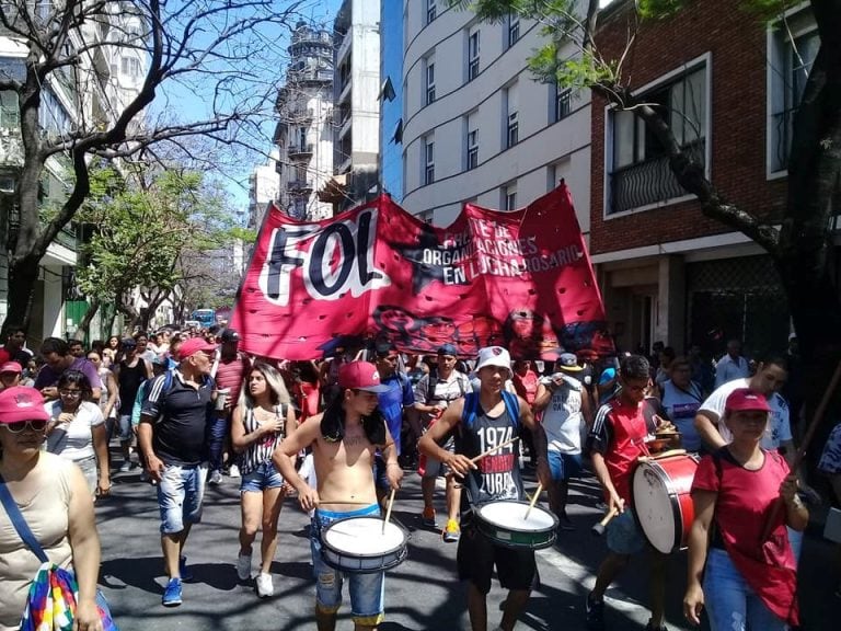 Organizaciones sociales marchan en Rosario por una "Navidad sin hambre". (CCC)