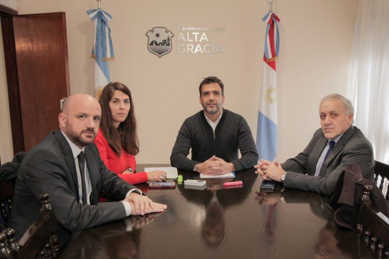 Facundo Torres junto a María Delia Dipp, Andrés Bauza y Héctor Echegaray.