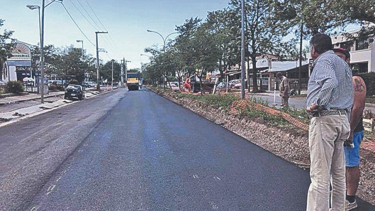 El plan de pavimentación prevé la cobertura de cincuenta cuadras de la ciudad.