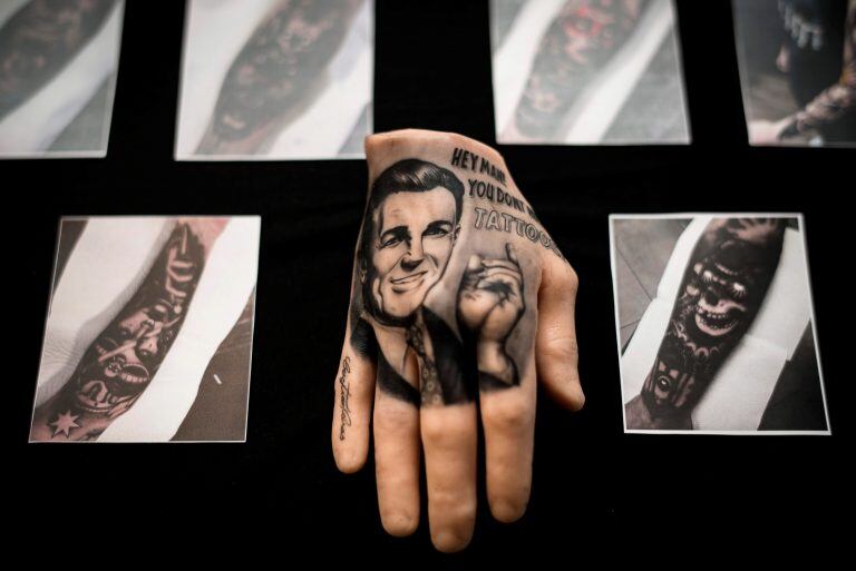 This photo taken on March 9, 2018 in Paris shows a model of a hand featuring tattoo art on display at a vendor's booth during the Paris Tattoo Convention (Mondial du Tatouage). 
The 8th edition of the Mondial du Tatouage (Paris Tattoo Convention) runs from March 9 to 11 at the Grand Halle de la Villette in Paris.  / AFP PHOTO / Philippe LOPEZ paris francia  convencion mundial del tatuaje 2018 evento participacion de tatuadores tattoo tatuajes gente tatuada