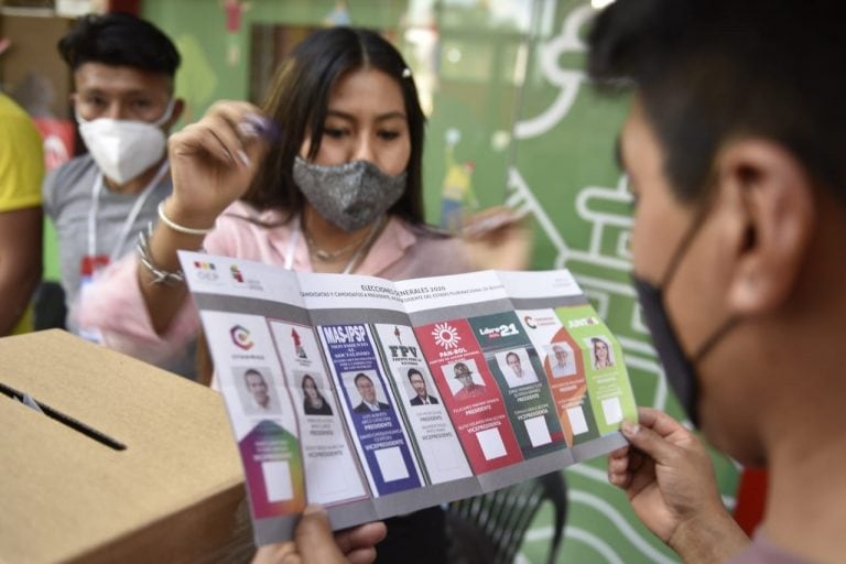 Los bolivianos en Córdoba podían votar en el CPC de Villa El LIbertador y en la escuela Gabriela Mistral.