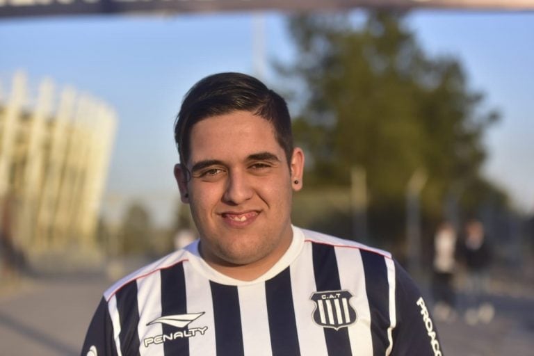 Los hinchas de Talleres se preparan para recibir a Diego Maradona.