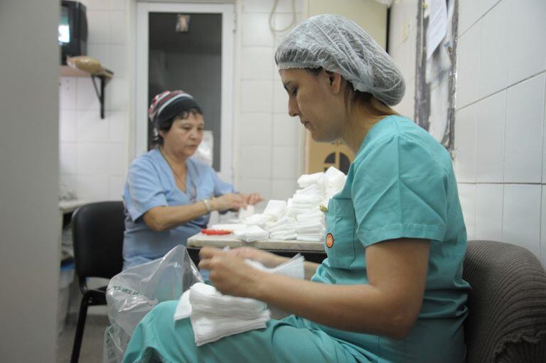 La Municipalidad decidió ajustar controles sobre el uso de insumos el Hospital Roque Sáenz Peña y el resto de los centros de salud tras la devaluación. (@munirosario)