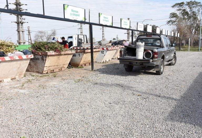 Eco Punto (ex estación clasificadora de residuos, frente al Cementerio Municipal)