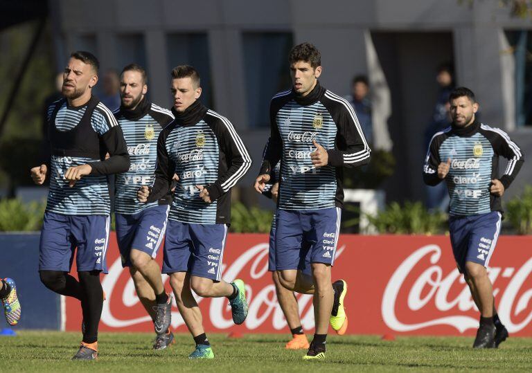 Federico Fazio, en plena práctica de la Selección Argentina de cara al amistoso que disputará ante Israel, en Jerusalén, el próximo 9 de junio.. / AFP PHOTO / JUAN MABROMATA ezeiza