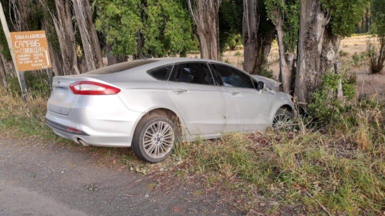 Así  encontró la Policía, el auto del conductor que atropelló al hombre en la ruta, luego de huir de la escena del crimen. .