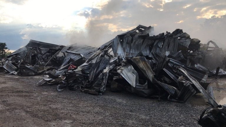 Incendio en la guardería náutica "Delta Marina" de Villa La Ñata.