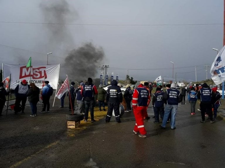 Paro nancional Caleta Olivia, protestas en la ruta nacional 3