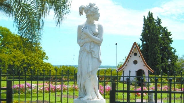 Venus saliendo del baño en el Rosedal de Paraná