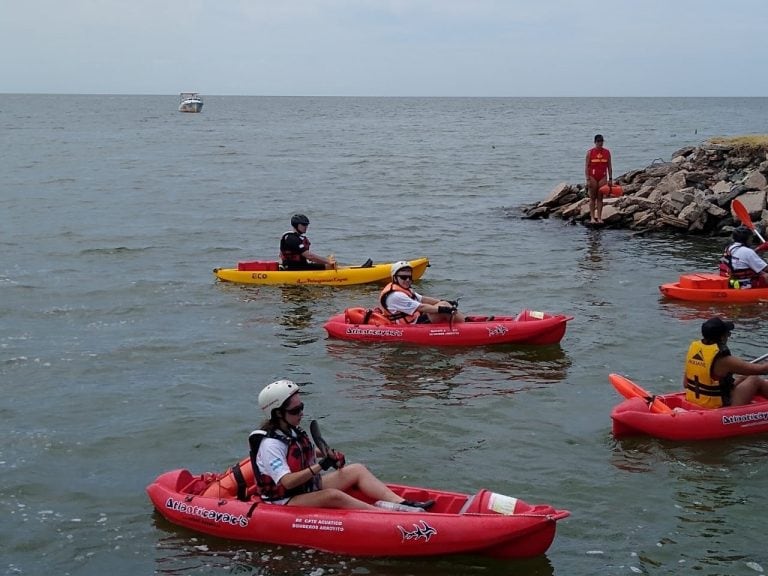 Bomberos Voluntarios de Arroyito en el evento de Aguas Abiertas en Miramar