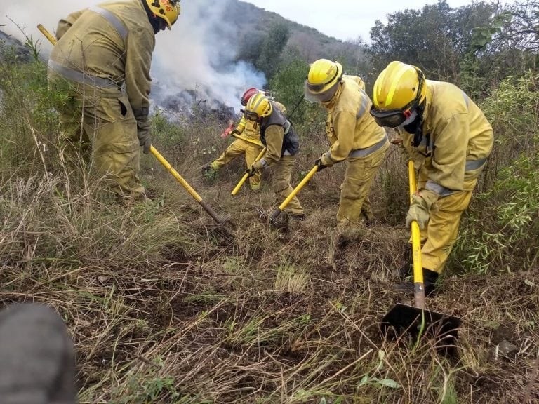 Incendio en B° La Campana - La Calera (Foto: Bomberos La Calera)