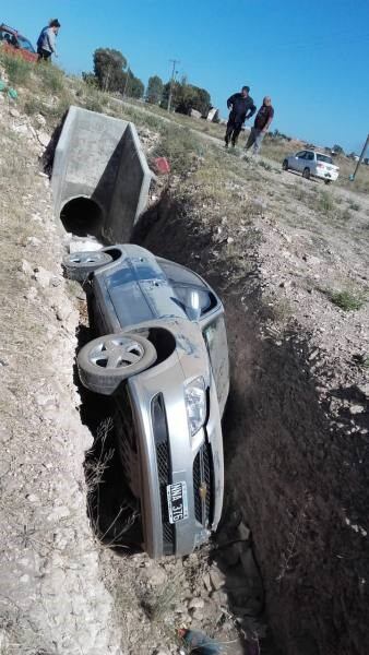 Terminó en una zanja tras perder el control