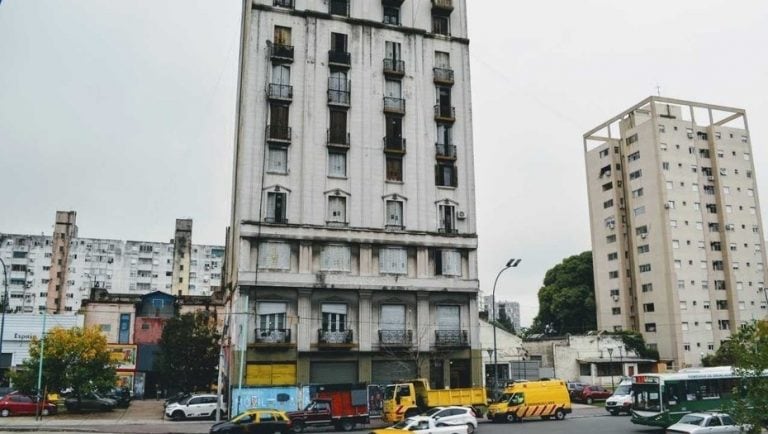 Desalojaron el edificio Marconetti, ubicado en Paseo Colón y Brasil, y se destrabó la extensión del Metrobus del Bajo. Foto: Fiscalía de la Ciudad