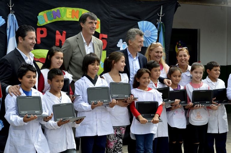 El presidente Mauricio Macri durante una entrega de netbooks en Merlo, en 2016.