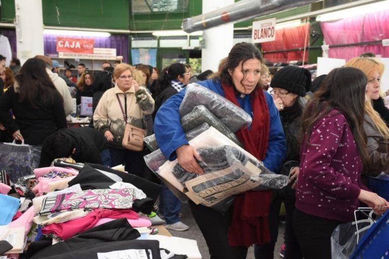 Los puntanos se agolparon en la tienda por las liquidaciones por cierre.