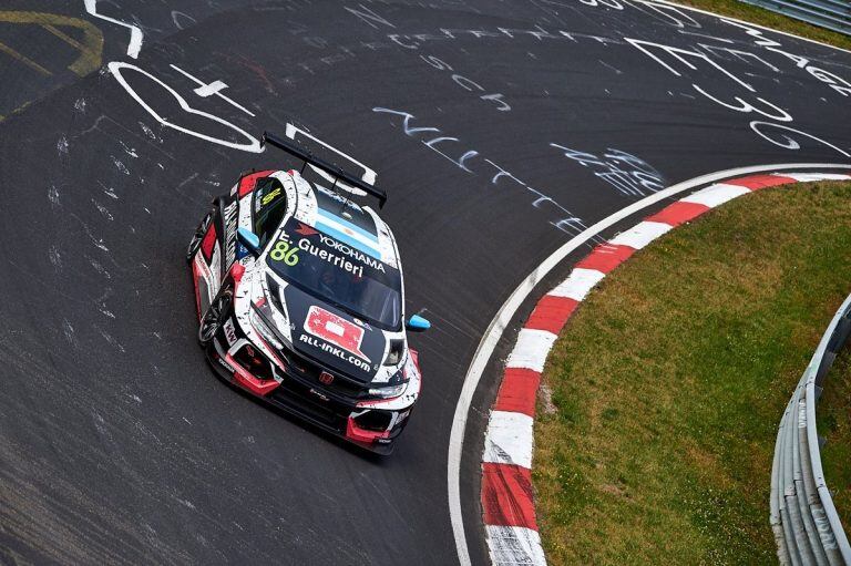 Guerrieri y el Honda Civic Type R TCR. Esteban marcó 10m30s955, aventajando por 6s032s a Norbert Michelisz (Hyundai), quien fue apenas 0s156s más veloz que Girolami.