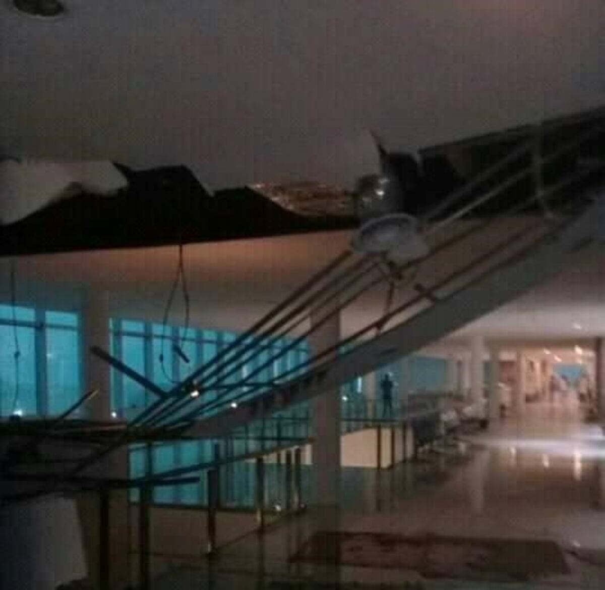 Evacuaron el Cemafe por filtraciones y la caída de parte del cielorraso