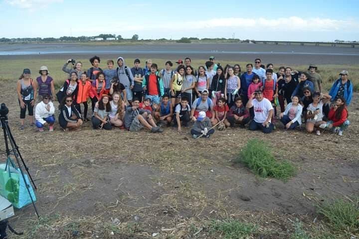 Pedaleada y limpieza costera junto a más de 50 personas