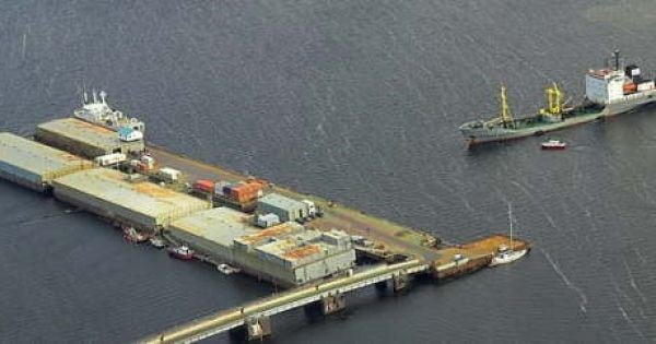 Actual muelle en Puerto Argentino, Malvinas.