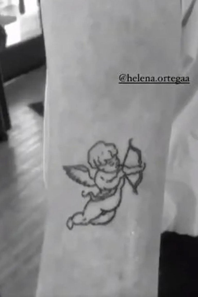 Se tatuó Helena, la hija menor de Guillermina Valdés y Sebastián Ortega (Web)