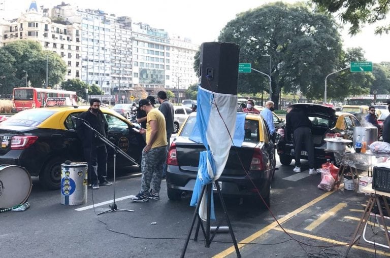 Taxistas protestaron en el Obelisco (Foto: Twitter/lagarfernandez)