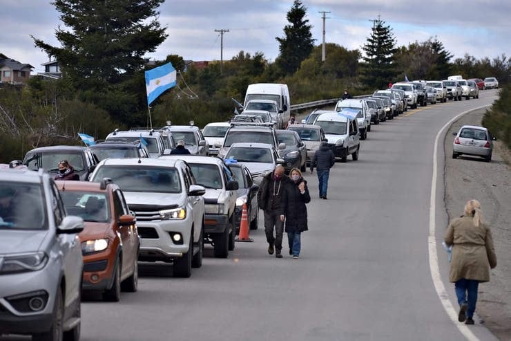 Marchas contra la toma de terrenos en Bariloche y El Bolsón (web).