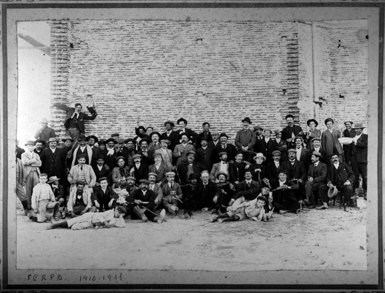 Empleados del Ferrocarril Rosario Puerto Belgrano en Punta Alta (1910-1911).