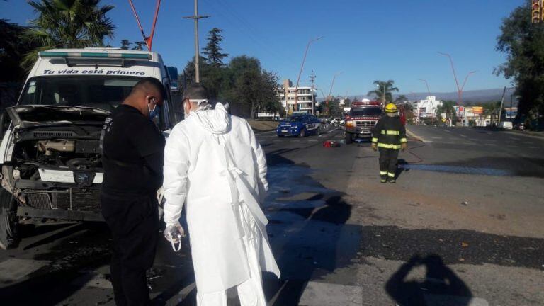 Grave accidente en Av San Martín entre una camioneta y una ambulancia de Vital