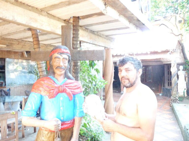 Federico Bordón con su "Gauchito". (Luciano Aguirre)