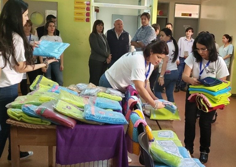 Activando Voluntades entregó mantas y prendas de vestir en los Samic de Oberá y Alem.