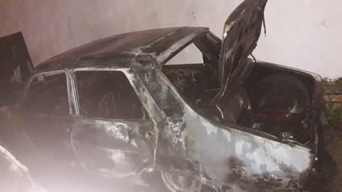 Incendiaron los autos de los inspectores municipales en Villa del Rosario