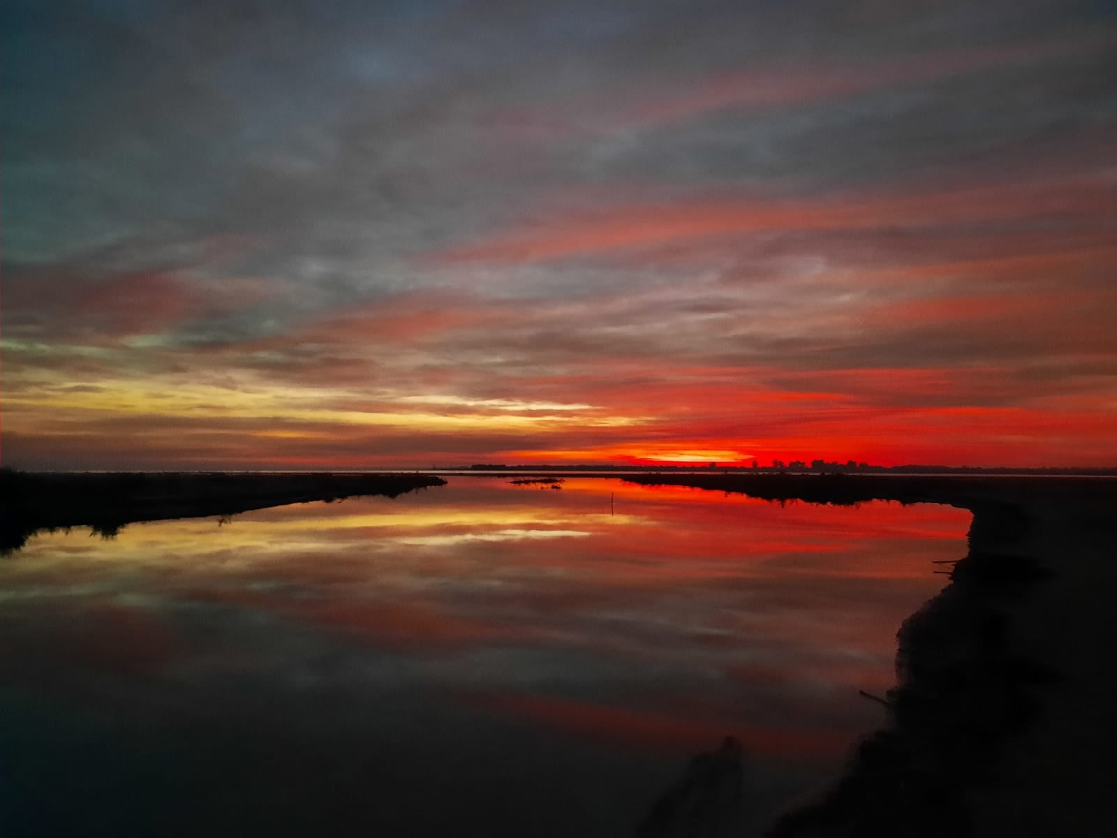 El ocaso en Ansenuza, único y mágico.