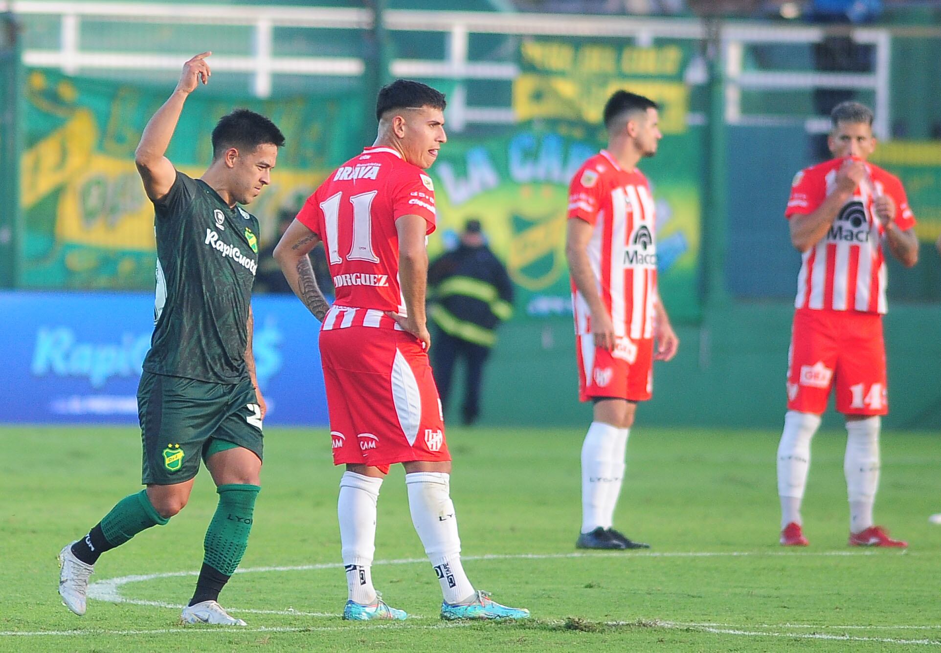 Instituto visitó a Defensa y Justicia por la Liga Profesional. (Fotobaires)