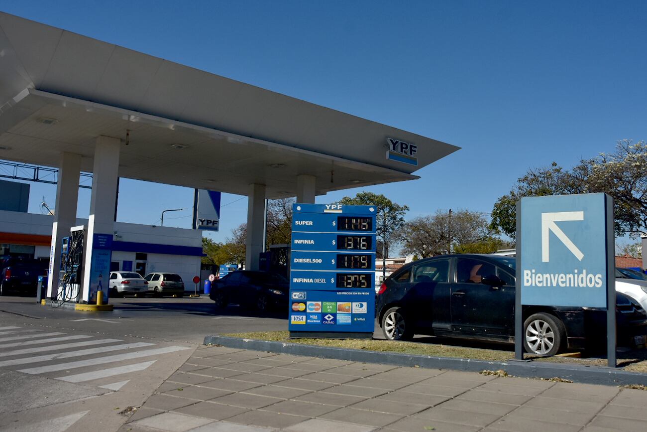 Combustibles. El presidente de YPF anunció la baja de la nafta. (Foto: La Voz)