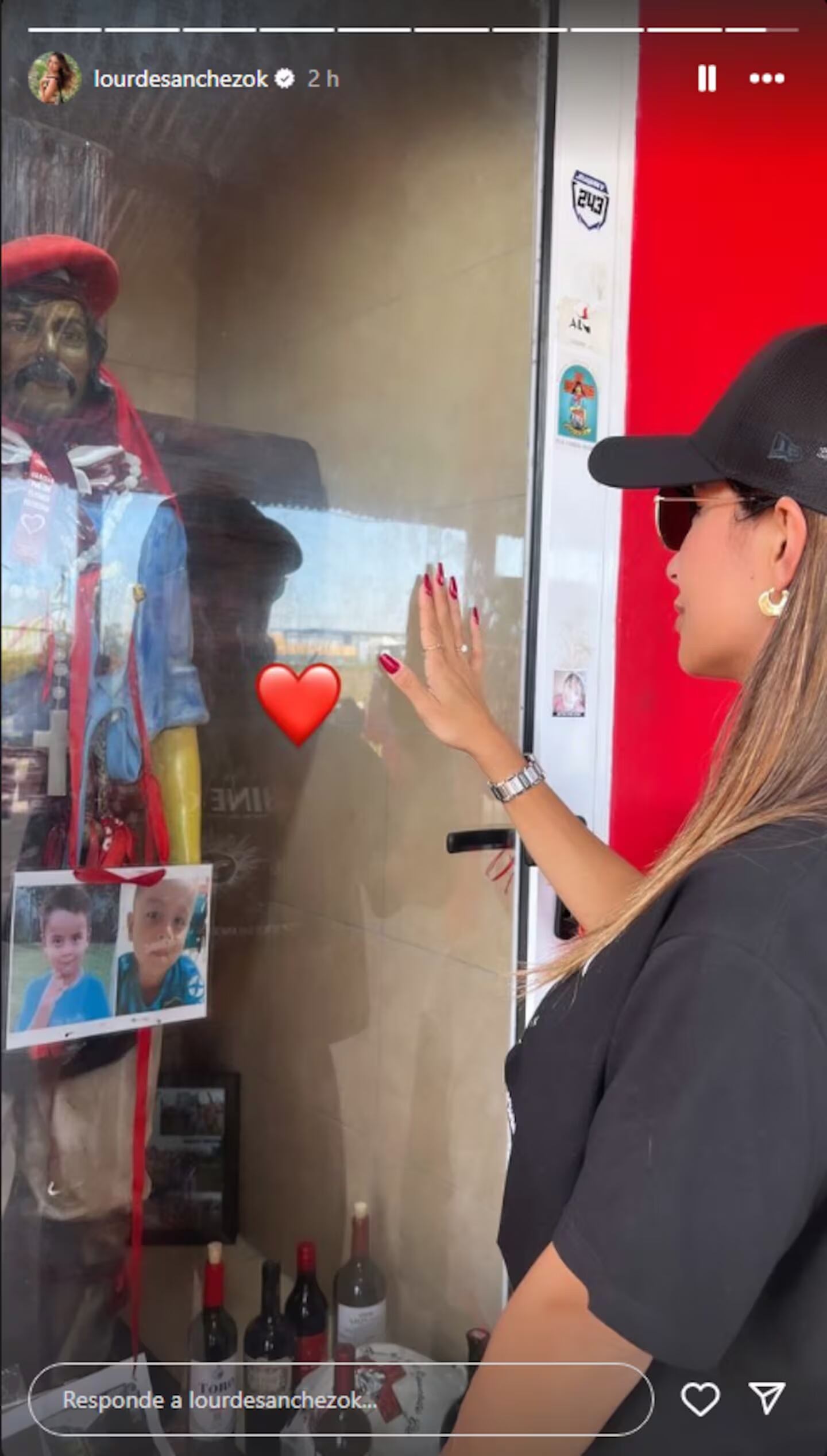 Lourdes Sánchez en el santuario del Gauchito Gil