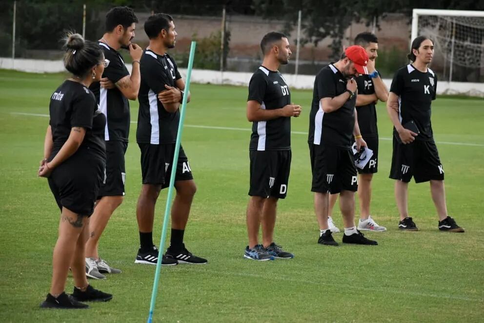 Yamila Correa de Gimnasia, primera mujer en formar parte del CT de un equipo de Primera Nacional.