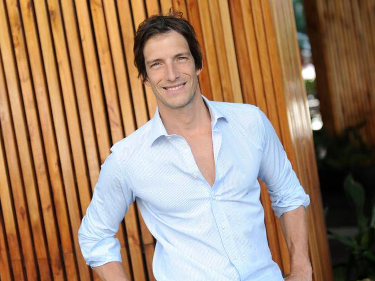 Iván de Pineda volvió a desfilar para Versace después de 26 años: el preferido de Donatella