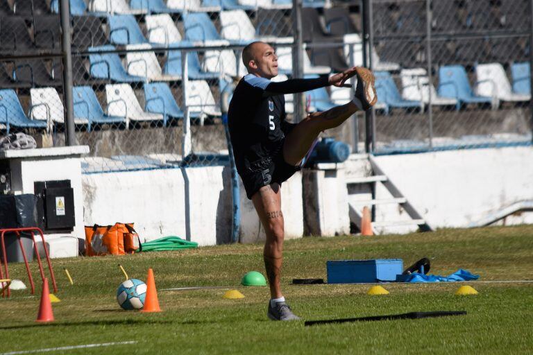 El plantel profesional de Gimnasia y Esgrima de Jujuy inició las prácticas con miras a volver a la competencia.