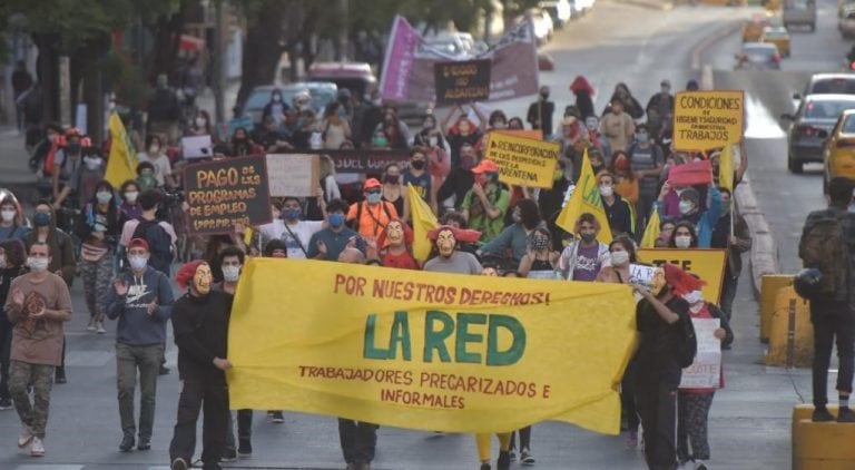 Trabajadores precarizados, en su movilización, provocaron un curioso incidente.