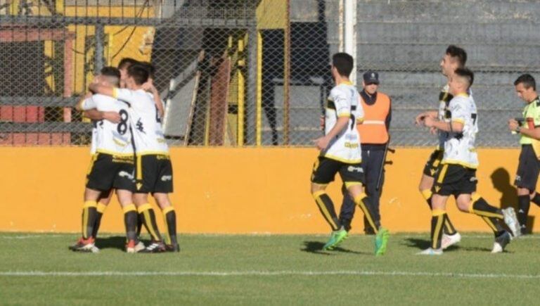 Sporting dejó el invicto del Apertura ante Olimpo