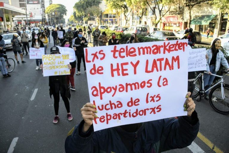 La Red de Trabajadores Precarizados de Rosario marchó por Pellegrini. (@mauroyasprizza)