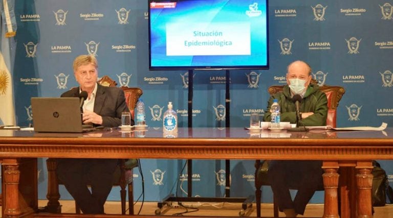 El gobernador estuvo acompañado por el ministro de Salud (Vía Santa Rosa)