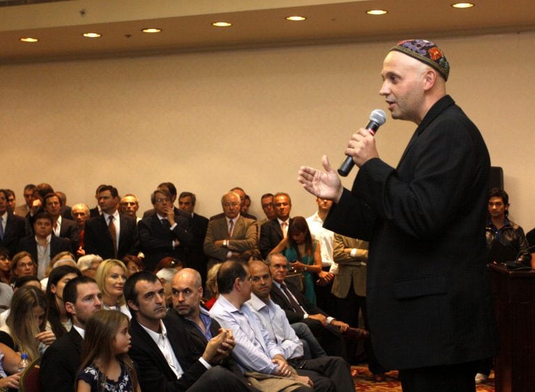 DYN48, BUENOS AIRES 13/04/11, EL RABINO SERGIO BERGMAN DURANTE EL LANZAMIENTO DE SU CANDIDATURA DE JEFE DE GOBIERNO DE LA CIUDAD, POR LA AGRUPACIÓN MOVIMIENTO DE LOS CIUDADANOS. FOTO.DYN/ALBERTO RAGGIO. buenos aires SERGIO BERGMAN RABINO LANZAMIENTO DE SU CANDIDATURA DE JEFE DE GOBIERNO DE LA CIUDAD AGRUPACIÓN MOVIMIENTO DE LOS CIUDADANOS