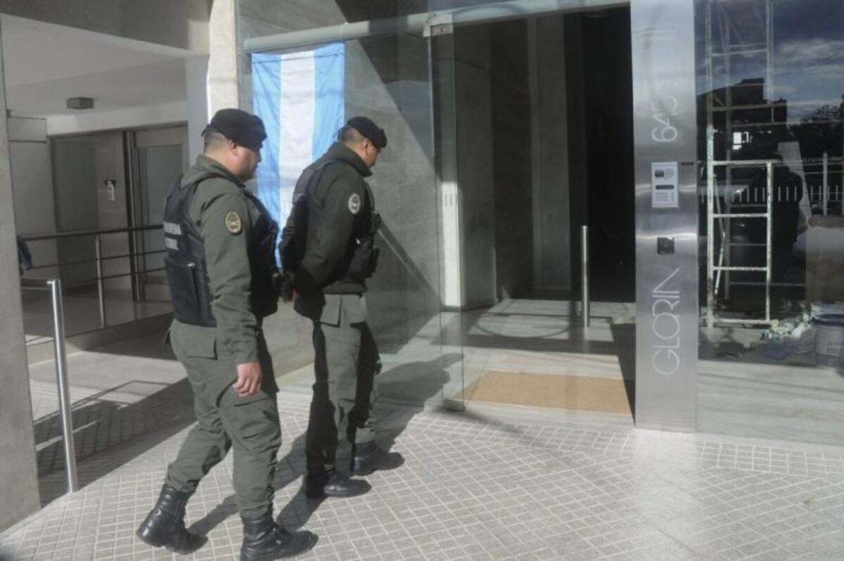 Procesaron a un escribano y a una administrativa en la causa por facturas truchas