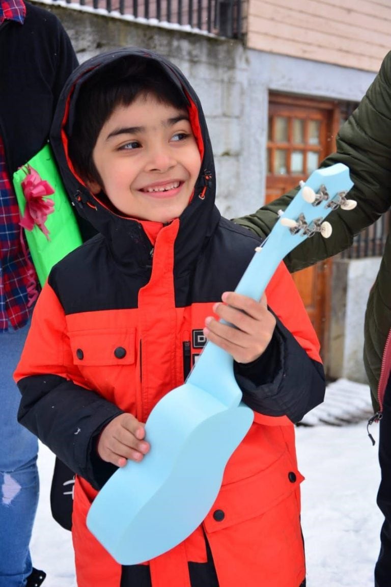 La alegría en la cara de los niños, hace enteder que el esfurzo valió la pena.