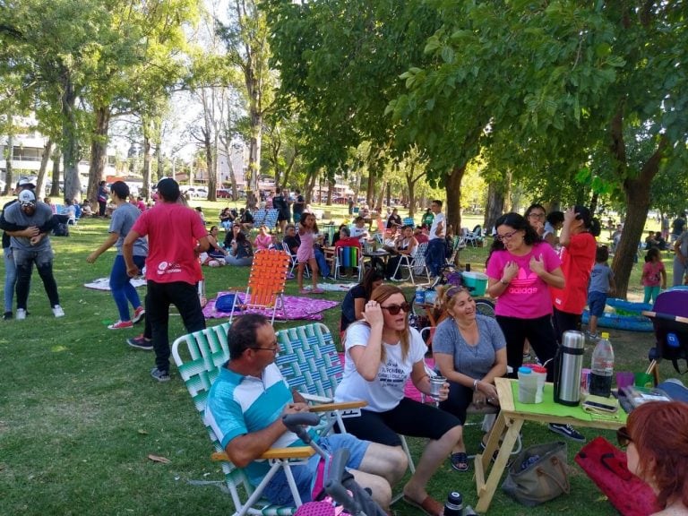 Muchas familias disfrutaron de actividades al aire libre.